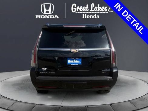 Used 2017 Cadillac Escalade ESV Luxury RWD image 5