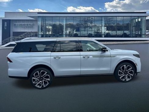 New 2026 Lincoln Navigator L Reserve AWD/4WD image 9