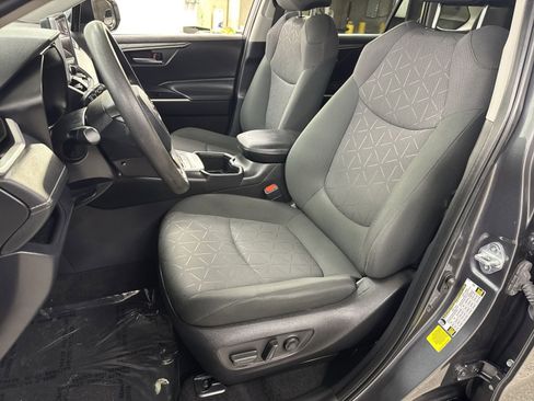 Used 2024 Toyota RAV4 XLE FWD image 25
