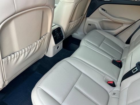 Certified 2026 Porsche Macan AWD/4WD image 15