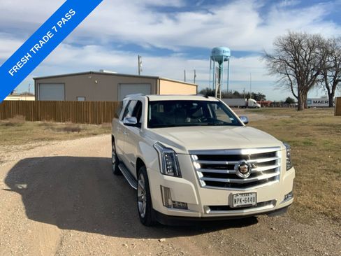 Used 2015 Cadillac Escalade ESV Luxury image 2
