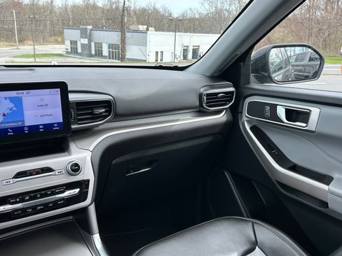 Certified 2023 Ford Explorer XLT w/ Equipment Group 202A AWD/4WD image 23