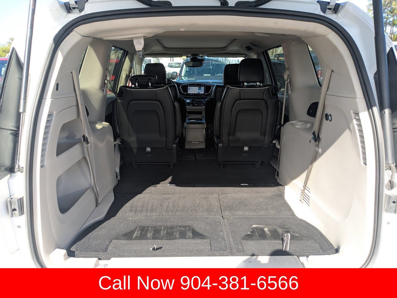 Used 2024 Chrysler Pacifica Limited FWD image 13