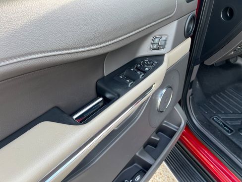 Used 2019 Ford Expedition XLT w/ Equipment Group 202A RWD image 13
