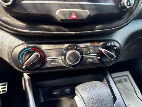 Used 2022 Kia Soul LX FWD image 43
