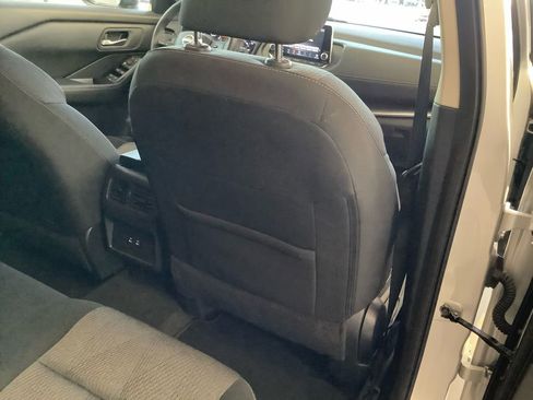 Used 2025 Nissan Rogue SV image 17