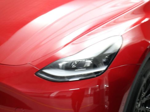 Used 2022 Tesla Model Y Long Range image 38