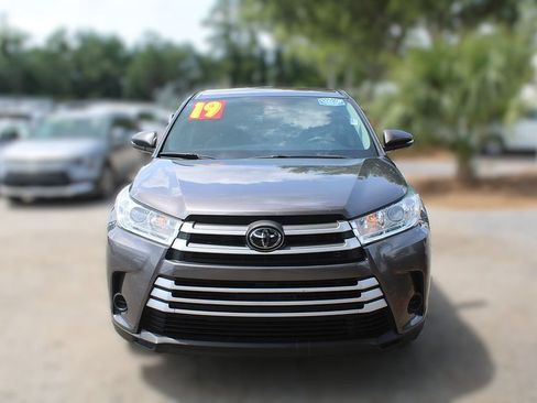 Used 2019 Toyota Highlander LE FWD image 16