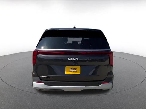Used 2026 Kia Carnival FWD image 12