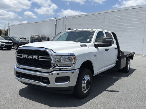 Used 2024 RAM 3500 Tradesman w/ Chrome Appearance Group AWD/4WD image 3