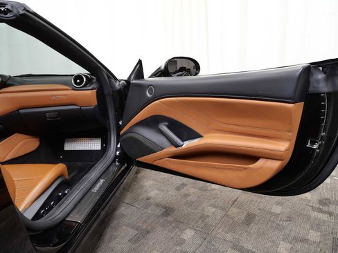 Certified 2015 Ferrari California T image 16