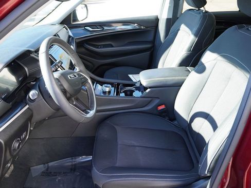 Certified 2023 Jeep Grand Cherokee Laredo w/ Luxury Tech Group I image 15