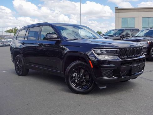 Used 2024 Jeep Grand Cherokee L Laredo AWD/4WD image 5