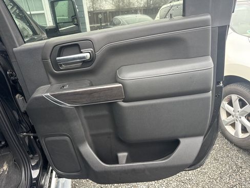 Used 2020 Chevrolet Silverado 2500 LTZ w/ Technology Package image 9