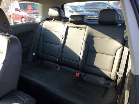 Used 2015 Volkswagen Golf S image 9