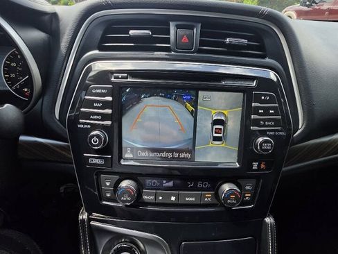Used 2016 Nissan Maxima Platinum w/ Interior Lighting Package FWD image 16