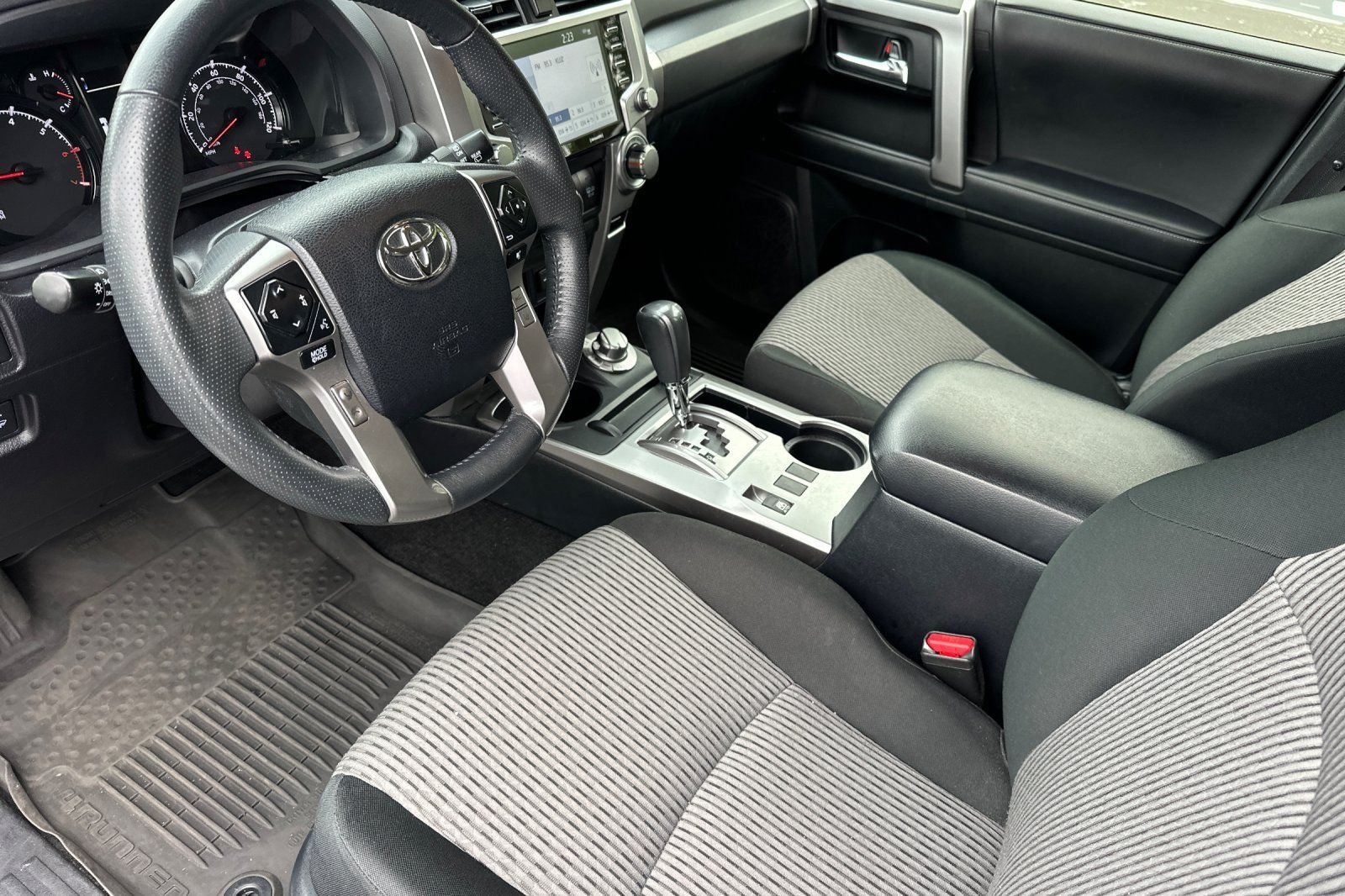 Used 2024 Toyota 4Runner SR5 AWD/4WD image 10