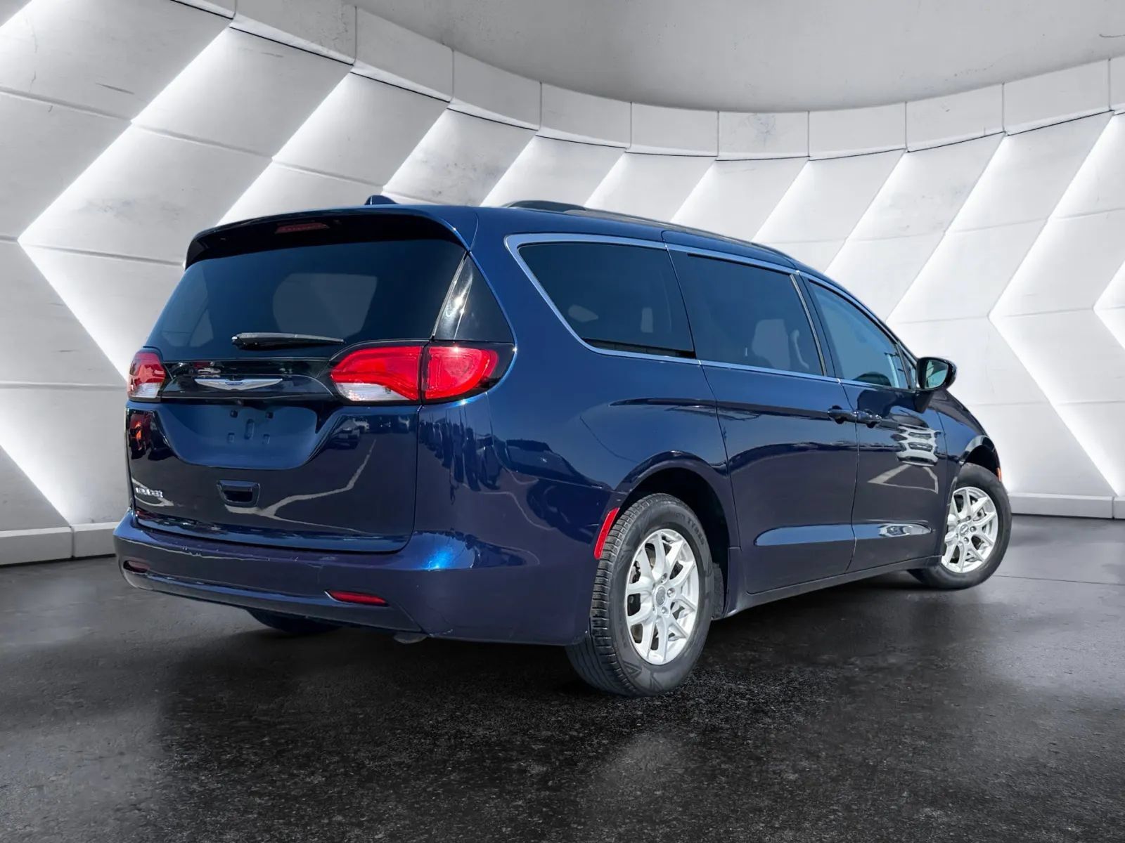 Used 2020 Chrysler Voyager Lxi FWD image 5
