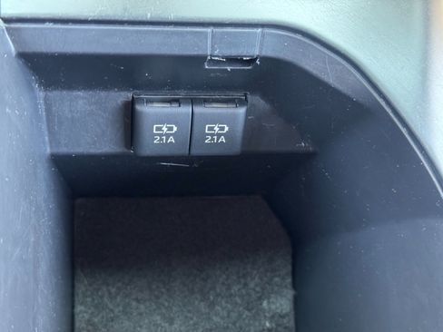 Used 2020 Toyota Camry SE FWD image 27