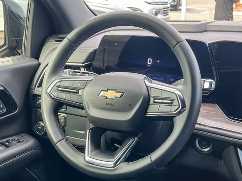 Used 2026 Chevrolet Suburban LS RWD image 14
