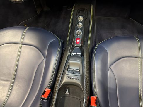 Used 2021 Ferrari F8 Tributo image 27