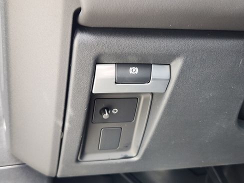 New 2026 Land Rover Defender 90 V8 image 25