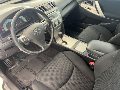 Used 2010 Toyota Camry LE FWD image 11