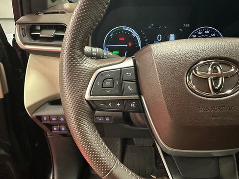Certified 2023 Toyota Sienna Platinum AWD/4WD image 19