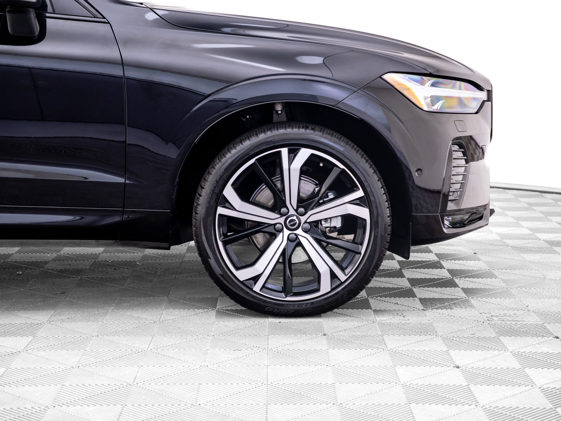 Used 2024 Volvo XC60 B5 Ultimate w/ Protection Package Premier AWD/4WD image 38