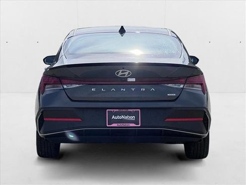 New 2025 Hyundai Elantra SEL image 7
