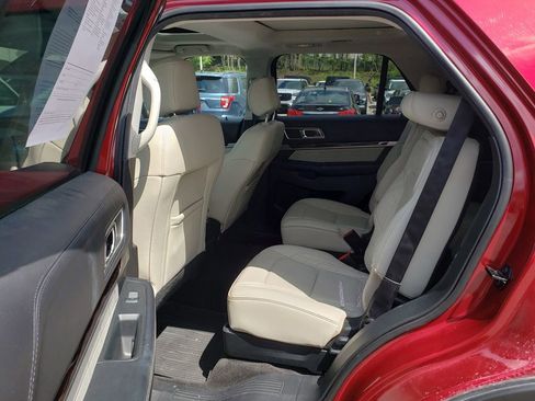Used 2017 Ford Explorer Platinum AWD/4WD image 7