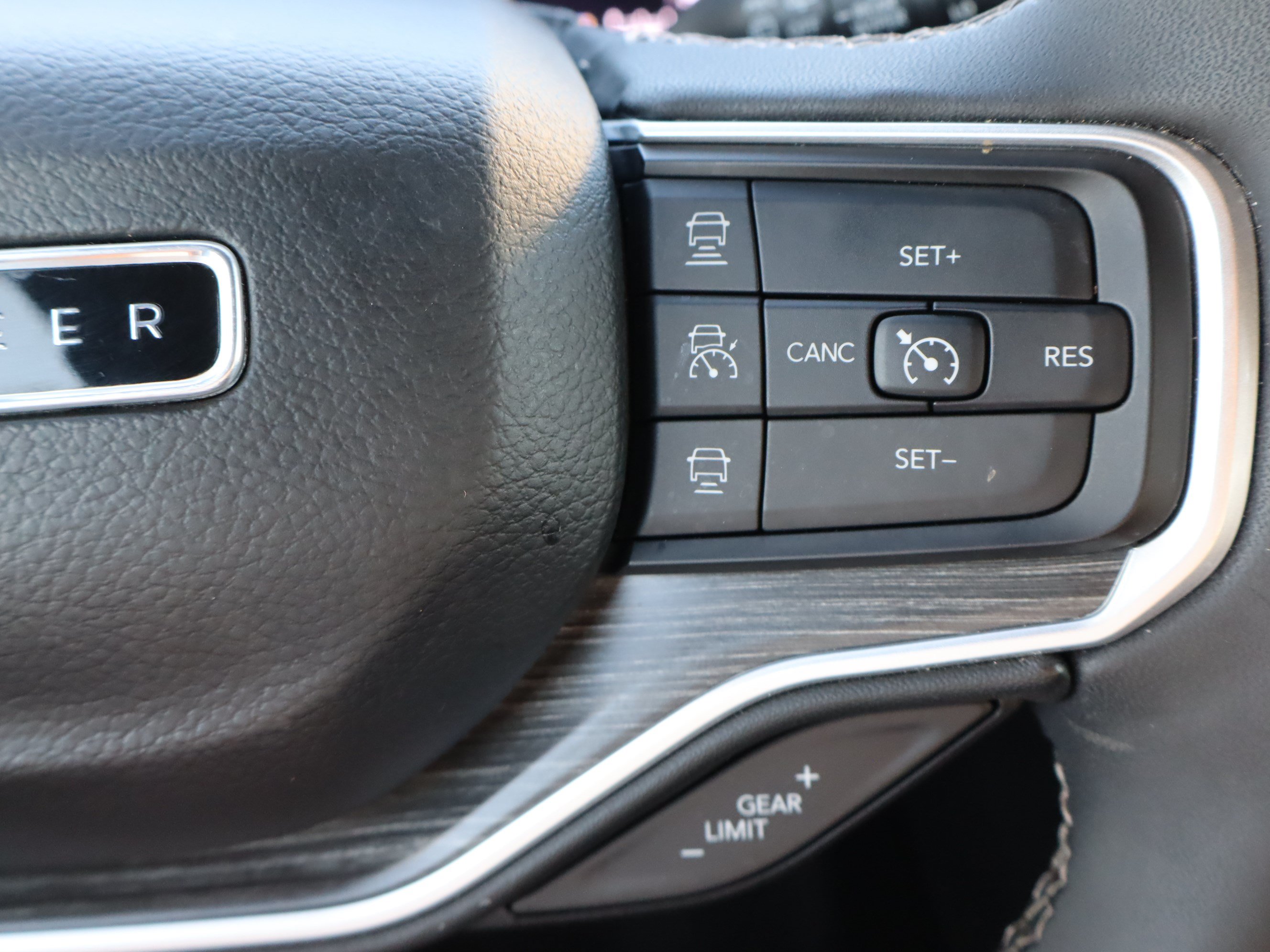 Used 2024 Jeep Wagoneer Series II w/ Convenience Group I AWD/4WD image 24