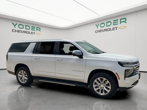 Used 2025 Chevrolet Suburban Premier AWD/4WD image 3