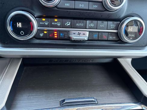 Used 2024 Ford Expedition Max Limited image 29