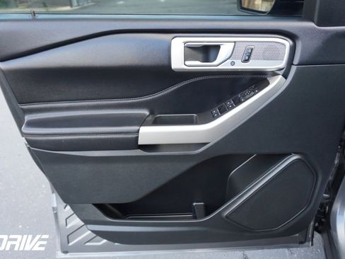 Used 2023 Ford Explorer Limited image 16