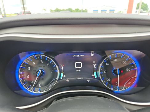Used 2025 Chrysler Pacifica Select FWD image 14