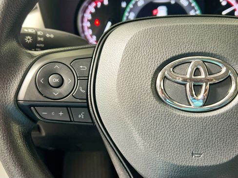 Used 2025 Toyota RAV4 XLE image 18