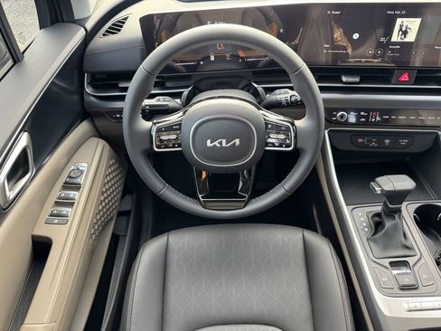 New 2026 Kia Carnival FWD image 14