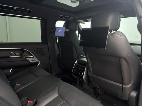 Used 2025 Land Rover Range Rover Long Wheelbase SE image 28