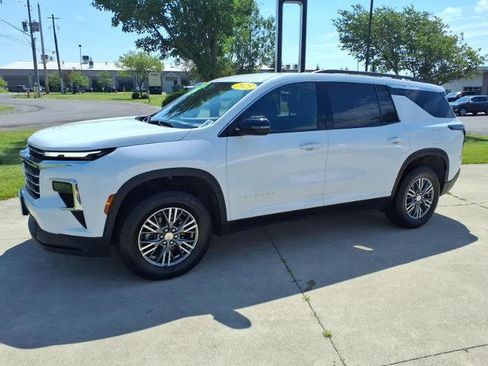 Used 2025 Chevrolet Traverse LT AWD/4WD image 8