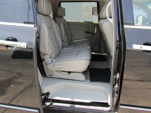 Used 2015 Nissan Quest Platinum image 11