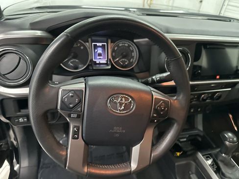 Used 2017 Toyota Tacoma Limited image 11