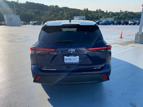 Used 2022 Toyota Highlander LE AWD/4WD image 7