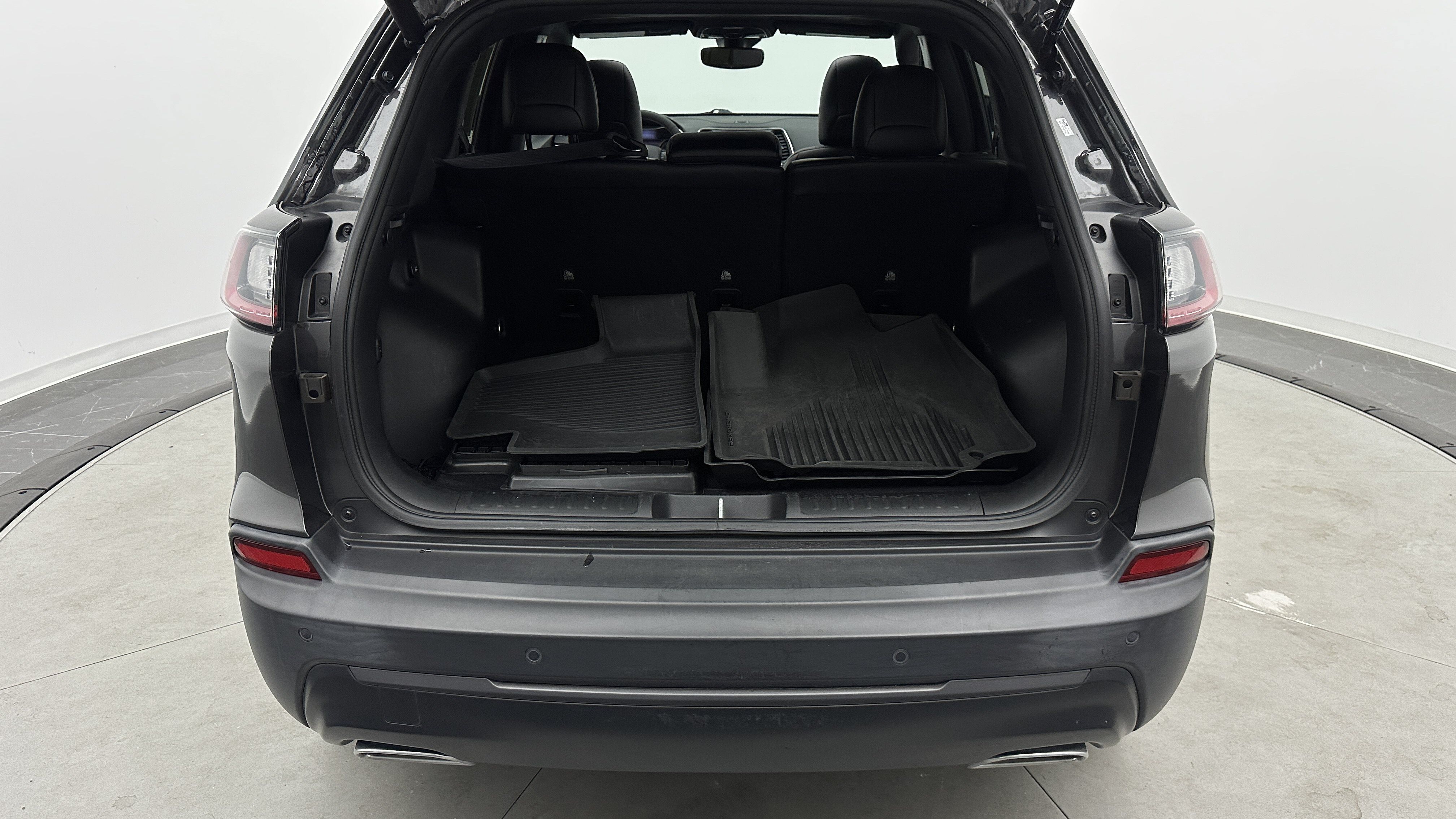 Used 2021 Jeep Cherokee Latitude Lux 80th Anniv w/ Quick Order Package 26U 80TH FWD image 29