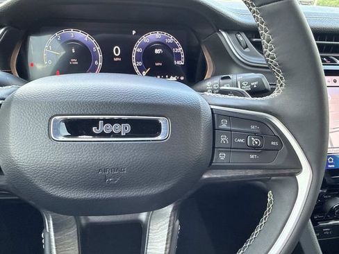 Used 2025 Jeep Grand Cherokee Limited RWD image 16