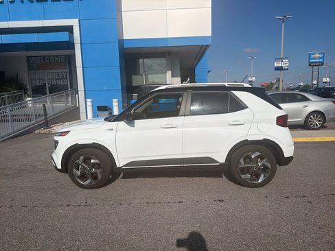 Used 2025 Hyundai Venue Limited FWD image 1