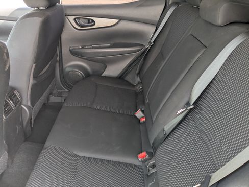 Used 2021 Nissan Rogue Sport S image 27