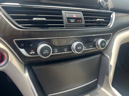 Used 2020 Honda Accord Touring image 16
