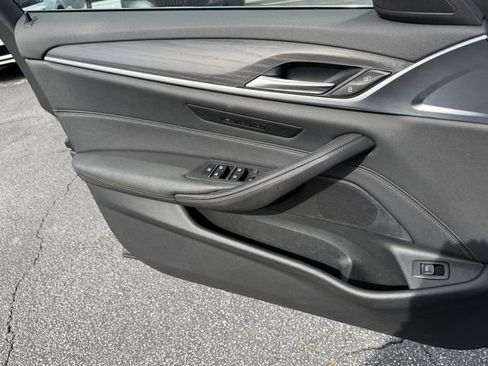 Used 2023 BMW 530i image 17