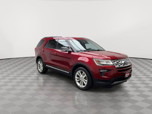 Used 2019 Ford Explorer XLT w/ Equipment Group 202A AWD/4WD image 38